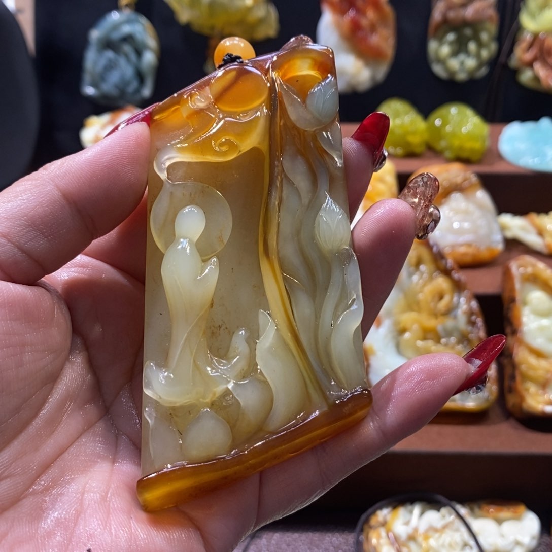 蛇纹石玉颈饰未镶嵌红*