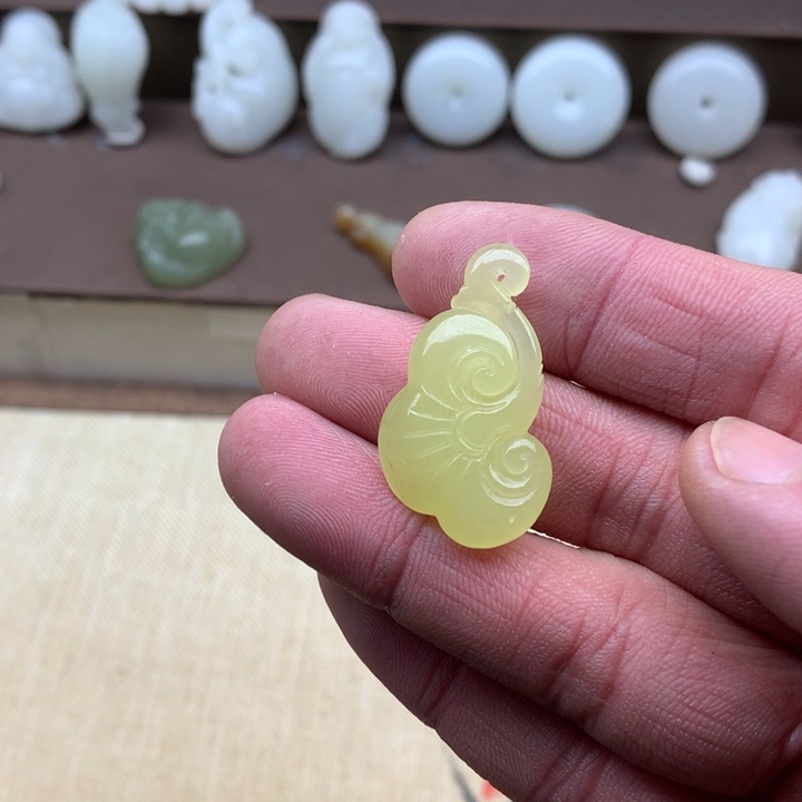 和田玉未镶嵌颈饰