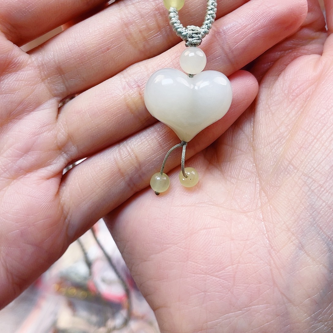 和田玉未镶嵌吊坠(赠链)