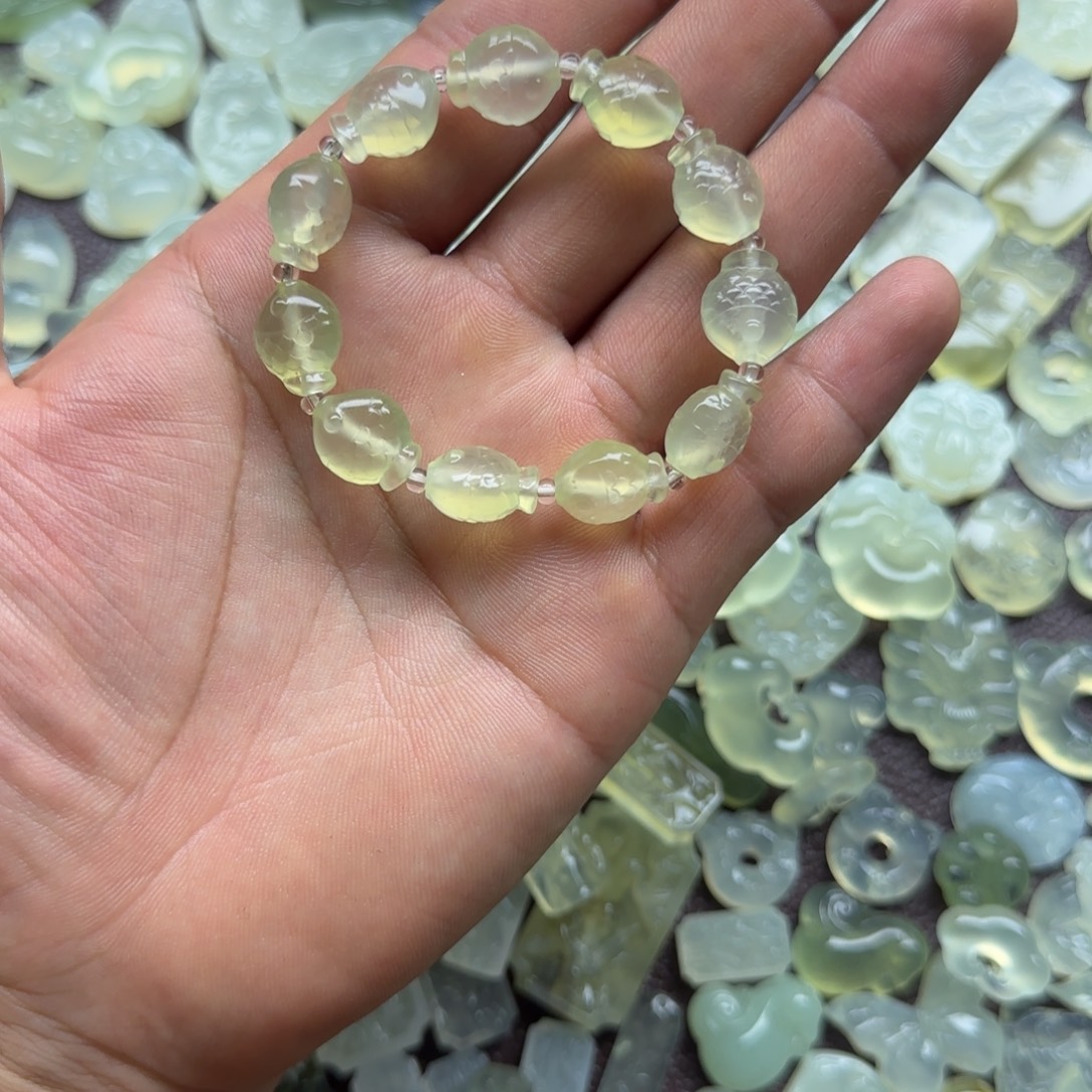 O***蛇纹石玉未镶嵌颈饰