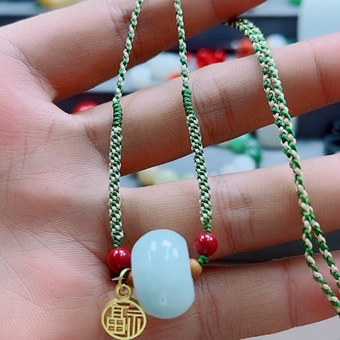 翡翠未镶嵌颈饰多样性