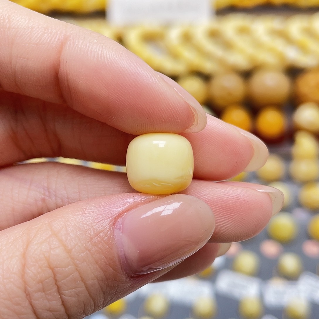 琥珀裸石未镶嵌蜜蜡老型11.7*10.6mm