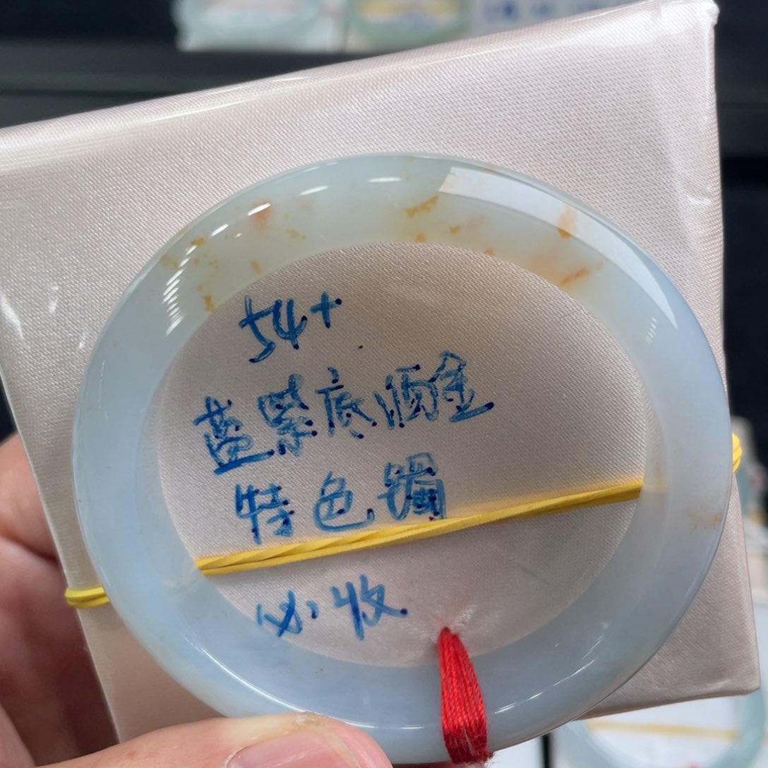 翡翠手镯未镶嵌翡翠手镯