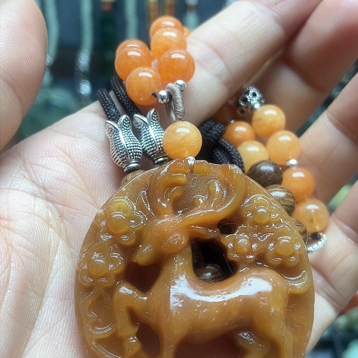 未镶嵌蛇纹石玉颈饰