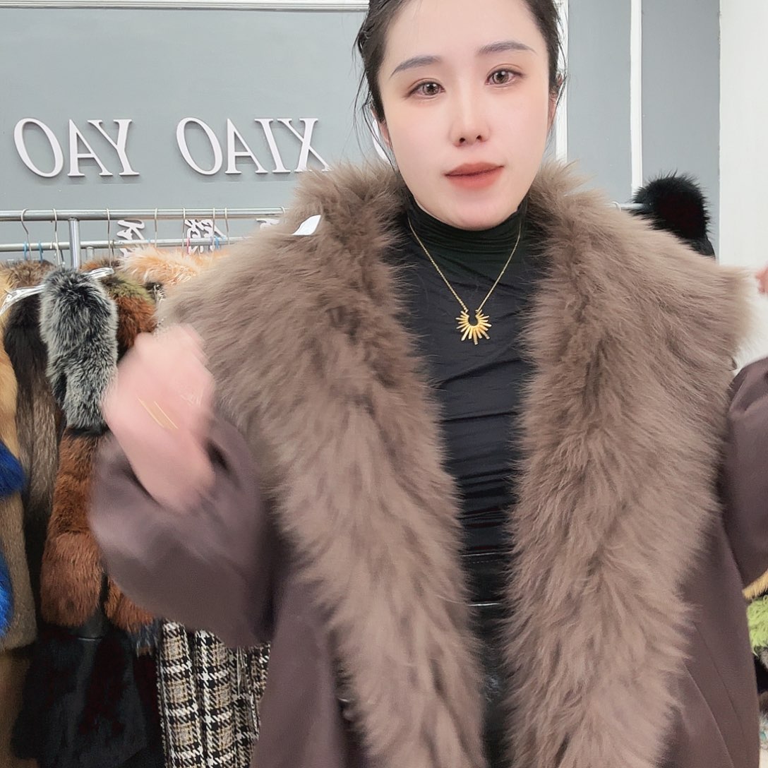 姚小妖家高端皮草