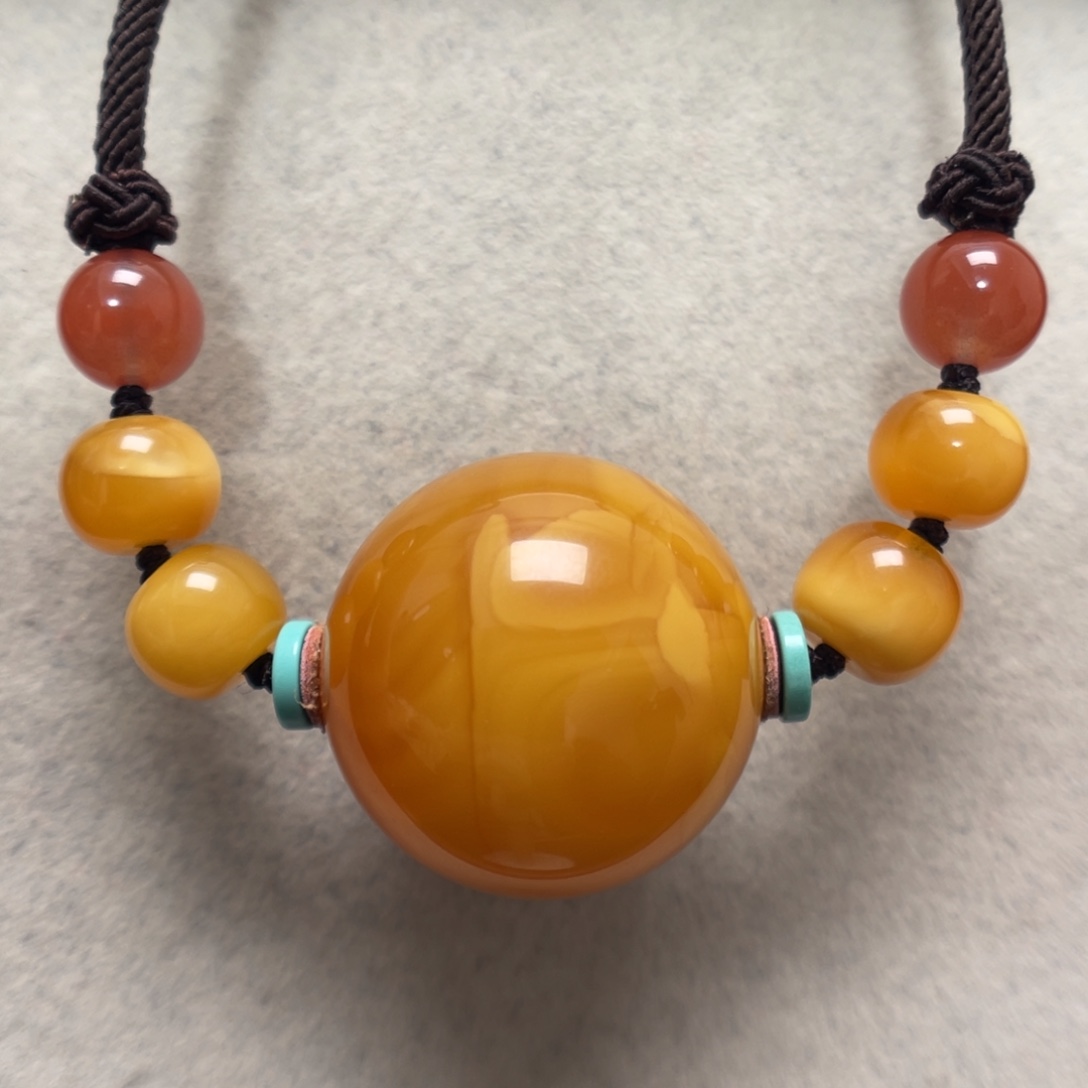 蜜蜡未镶嵌项链锁骨