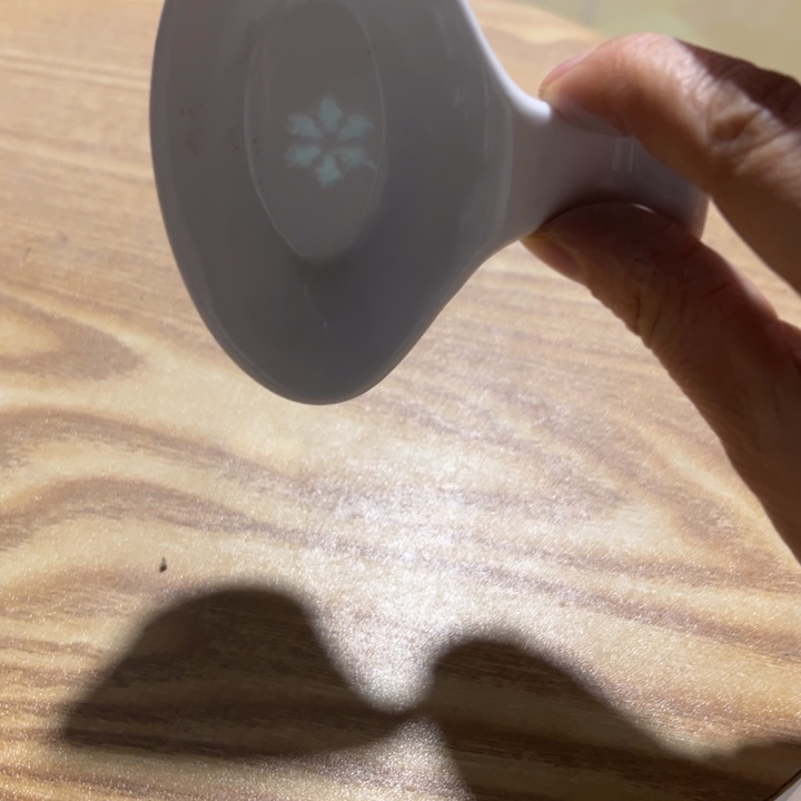 陶纯白雕刻雪花筷子架