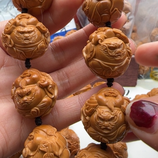 橄榄核手串不***レ雕刻工艺
