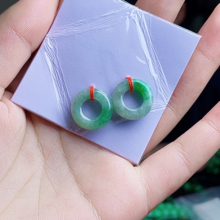 翡翠未镶嵌颈饰多样性