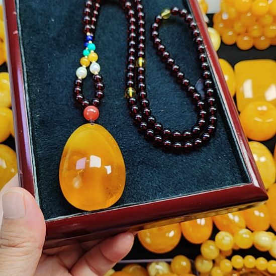 未镶嵌吊坠(赠链)蜜蜡