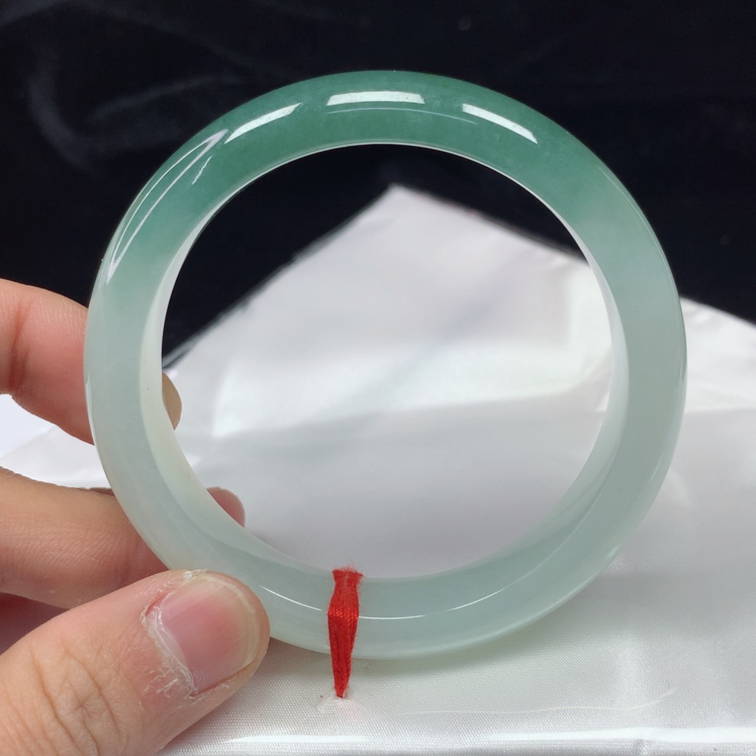 翡翠手镯（圆镯）未镶嵌57.5