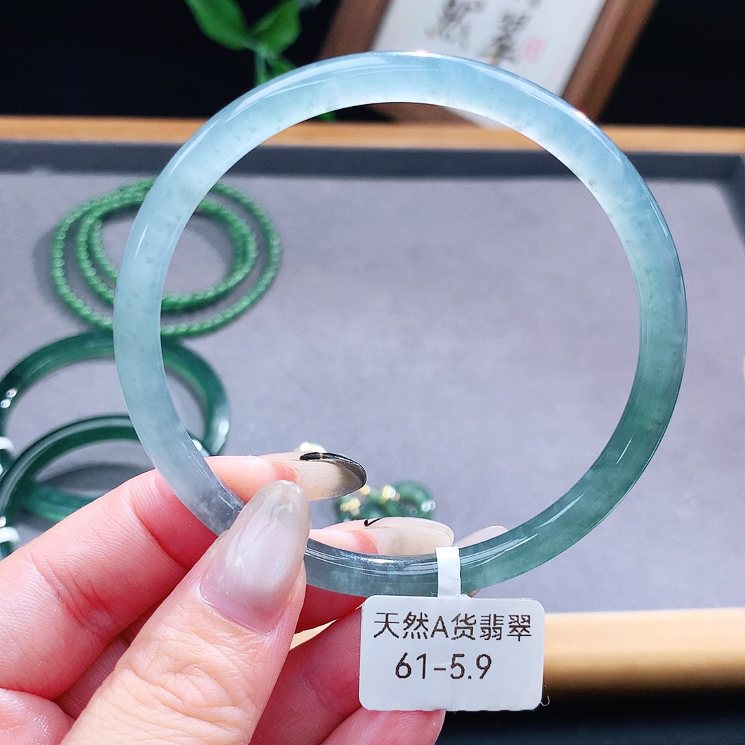 翡翠手镯（圆镯）未镶嵌