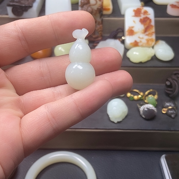 和田玉未镶嵌吊坠(不含链)