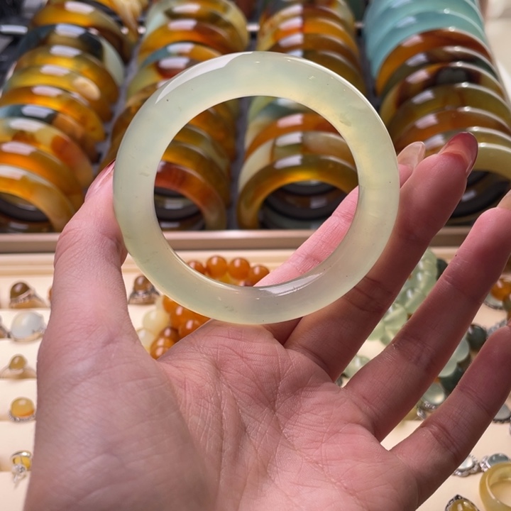 蛇纹石玉手镯未镶嵌53.3