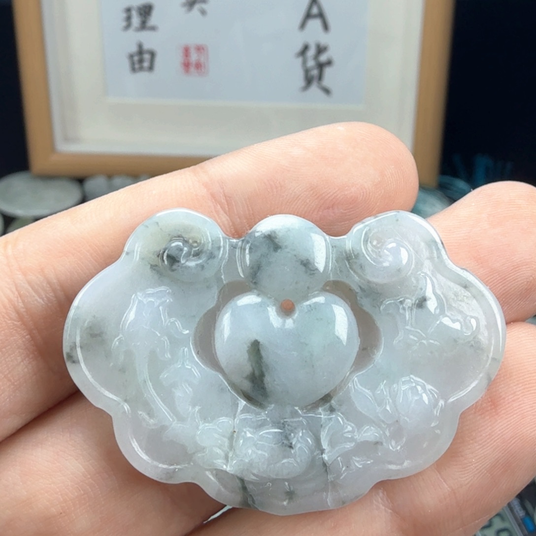 翡翠挂件未镶嵌翡翠