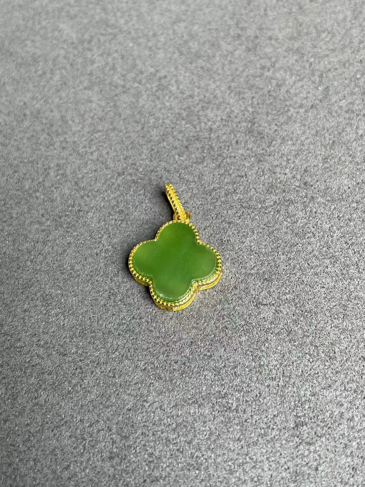 S925银镶嵌天然和田玉碧玉四叶草吊坠