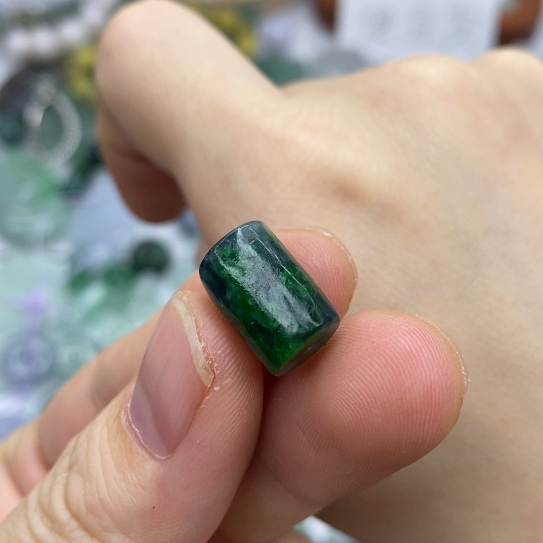 翡翠未镶嵌颈饰珠子