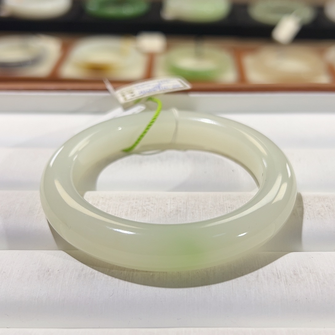 和田玉手镯未镶嵌无