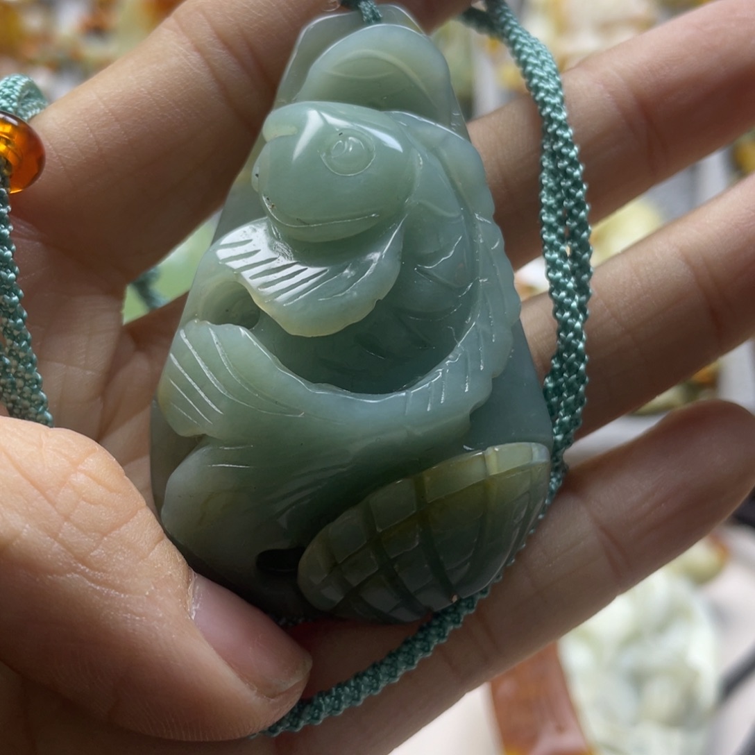 蛇纹石玉颈饰未镶嵌