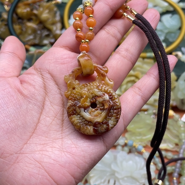 蛇纹石玉吊坠合金