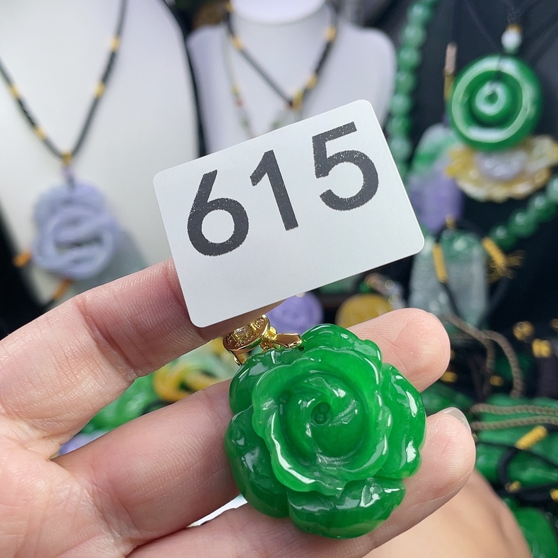 翡翠未镶嵌吊坠(赠链)