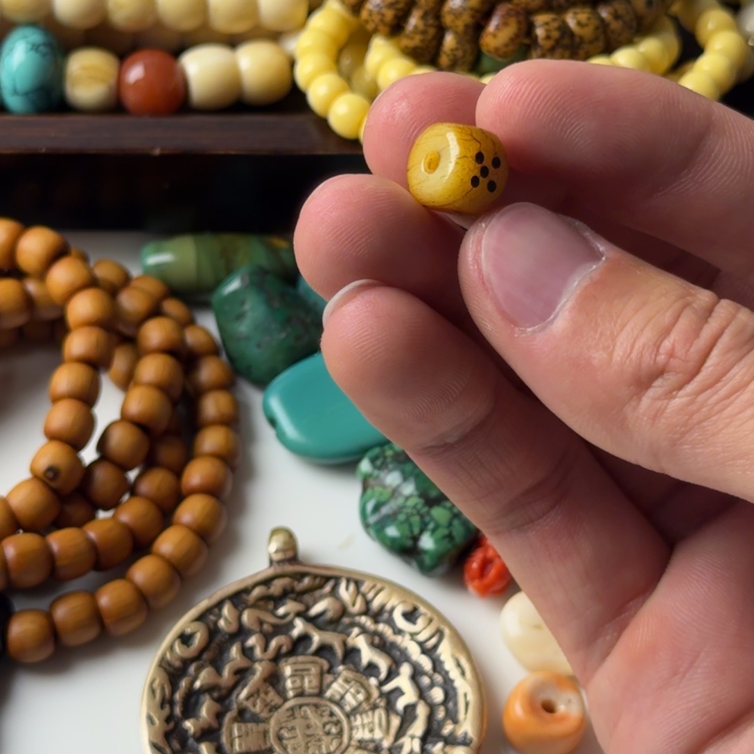 琉璃/树脂/塑料类藏传配饰