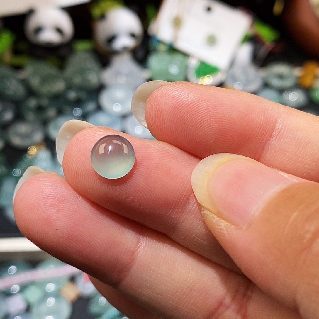 翡翠未镶嵌颈饰冰晴底蛋面