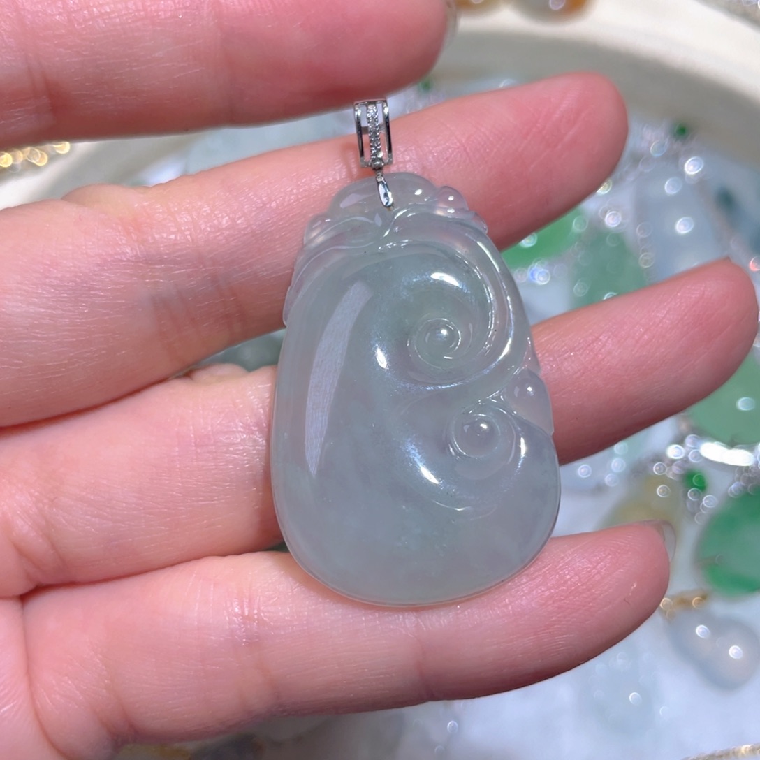 翡翠颈饰18K金镶嵌翡翠