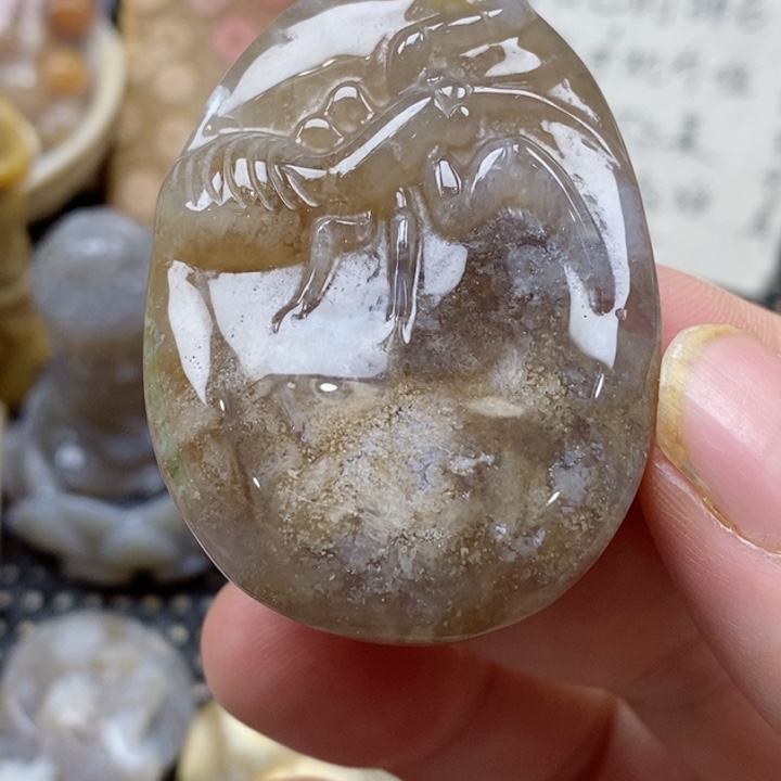 颈饰未镶嵌硅化珊瑚（珊瑚玉）