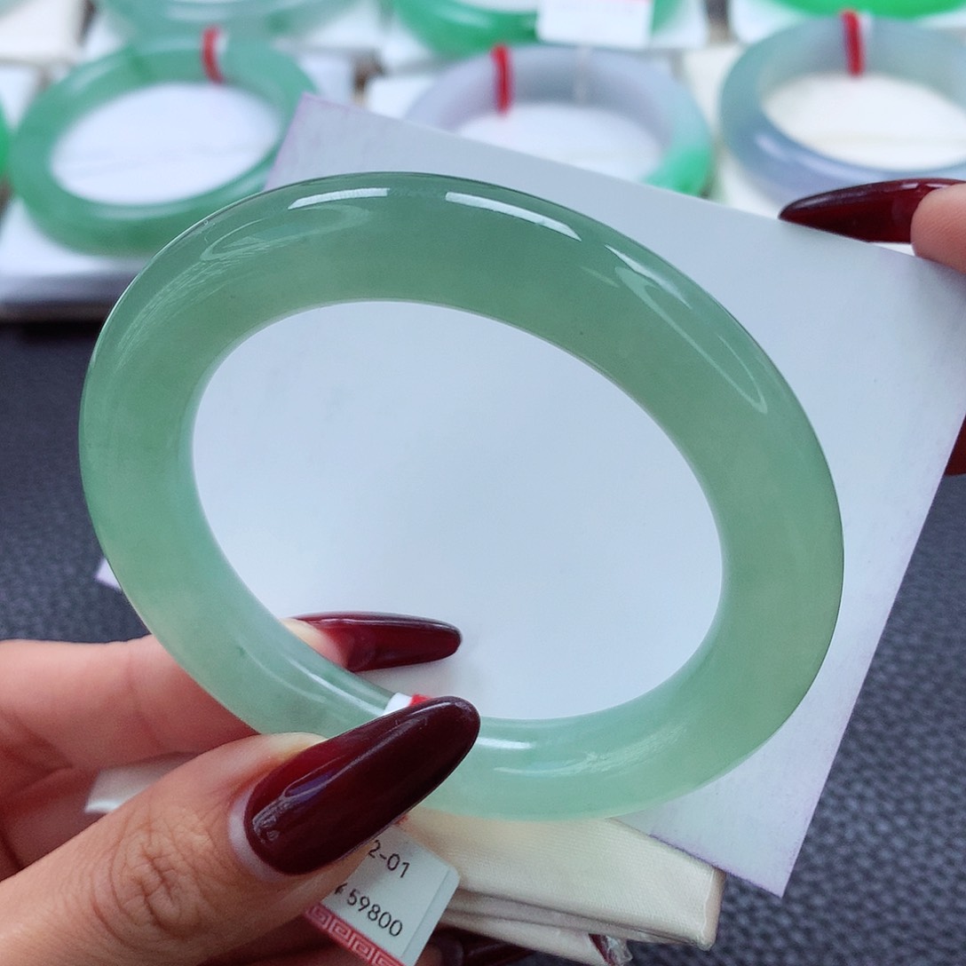 翡翠手镯未镶嵌54.55.56冰透绿胖圆 葡萄肉 完美细节