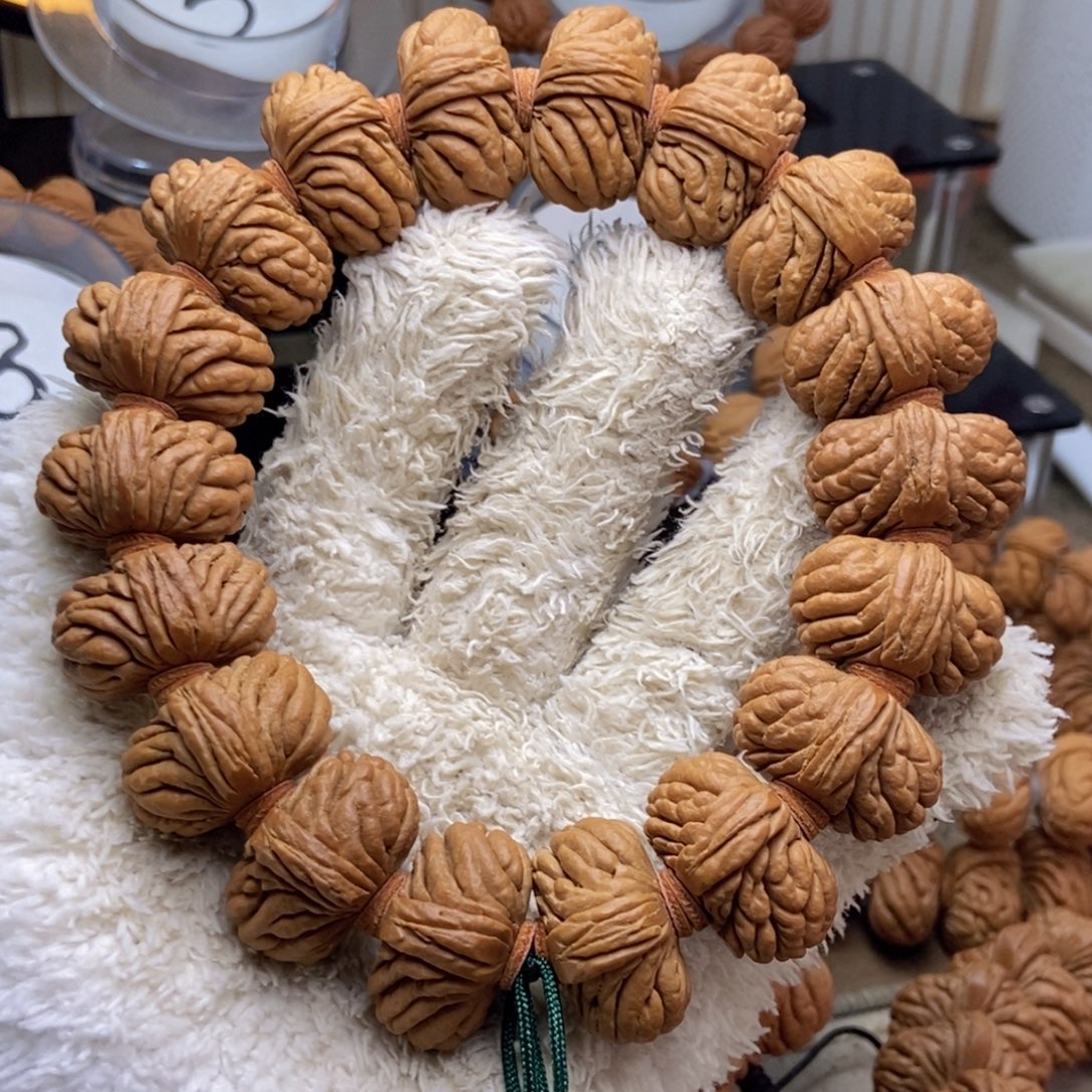 手串桃核闪电购 62