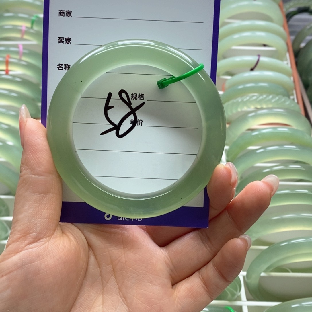 岫玉手镯未镶嵌你****？好