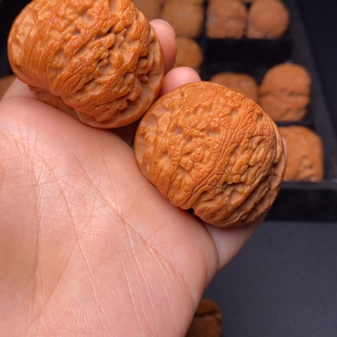 文玩核桃把件秦岭野生核桃