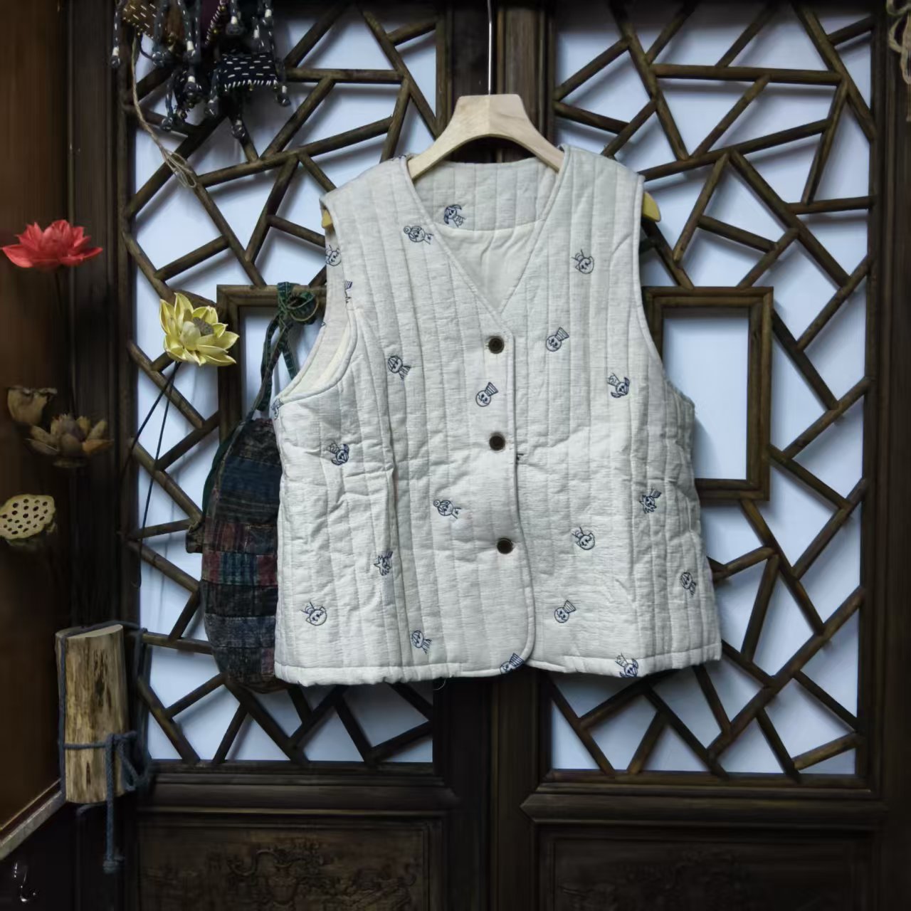  纽扣秋冬刺绣常规款提花拼接马夹冬季复古小香风经典