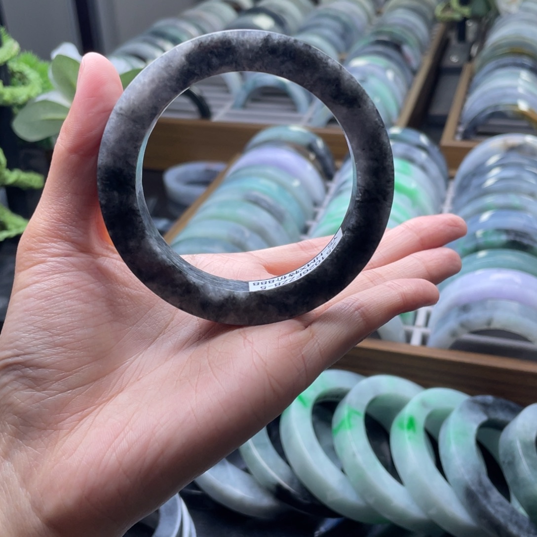 定制翡翠未镶嵌翡翠手镯