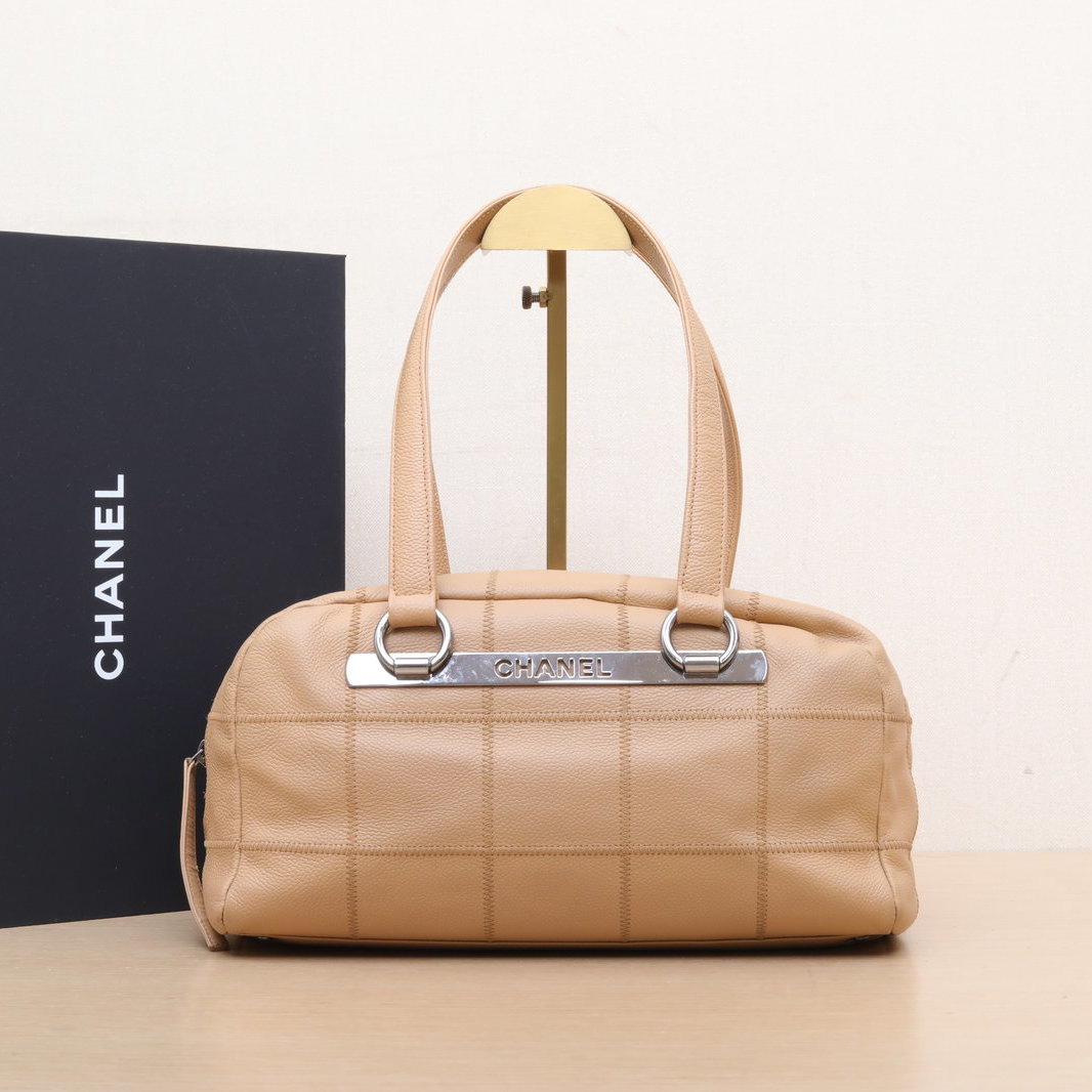 95新 Chanel/香奈儿 【娇】 卡其色 皮革C 9开 银扣 中古400720