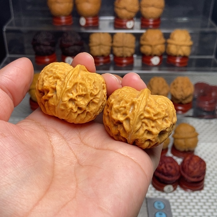 文玩核桃把件玲珑元宝40