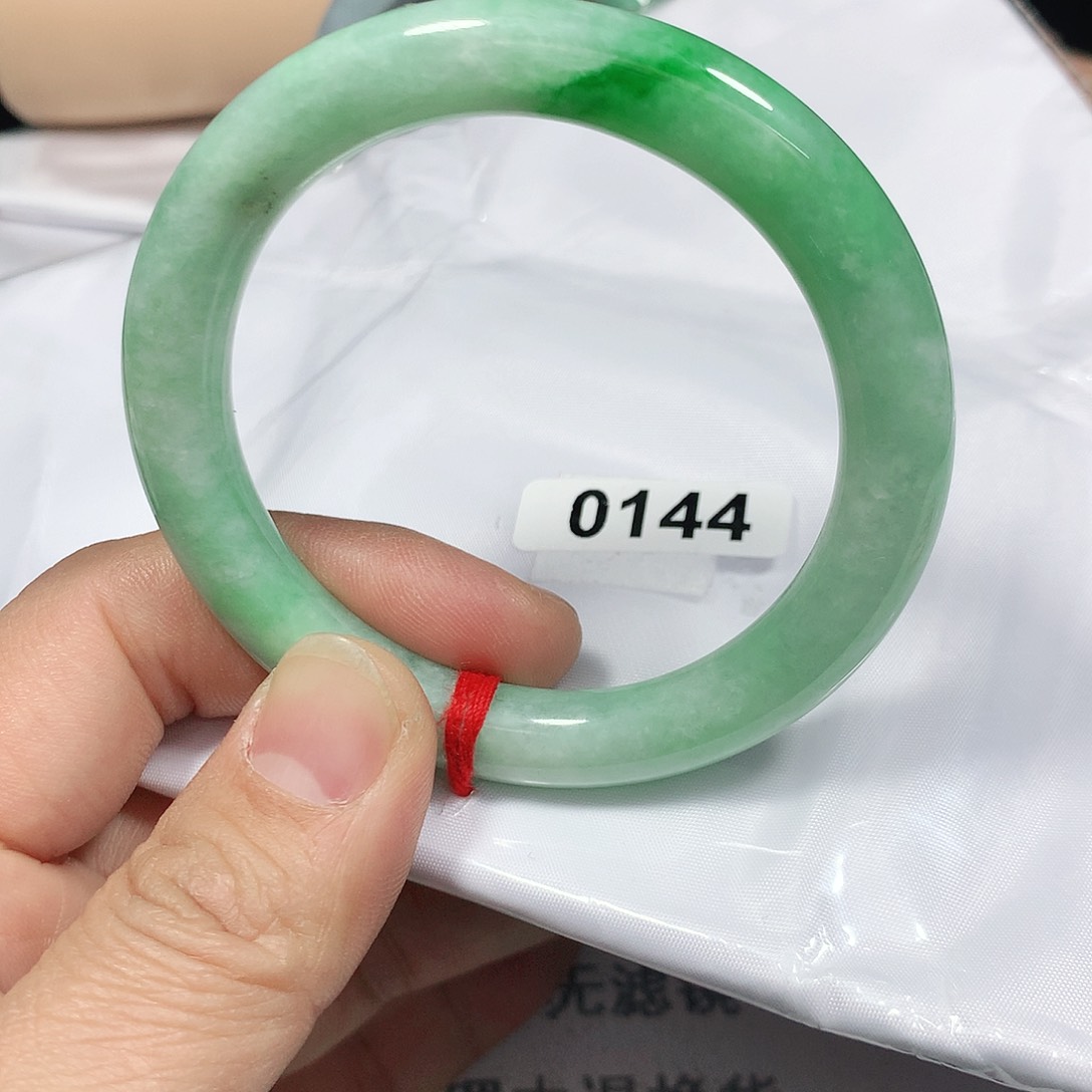 翡翠手镯未镶嵌天然缅甸翡翠手镯A货