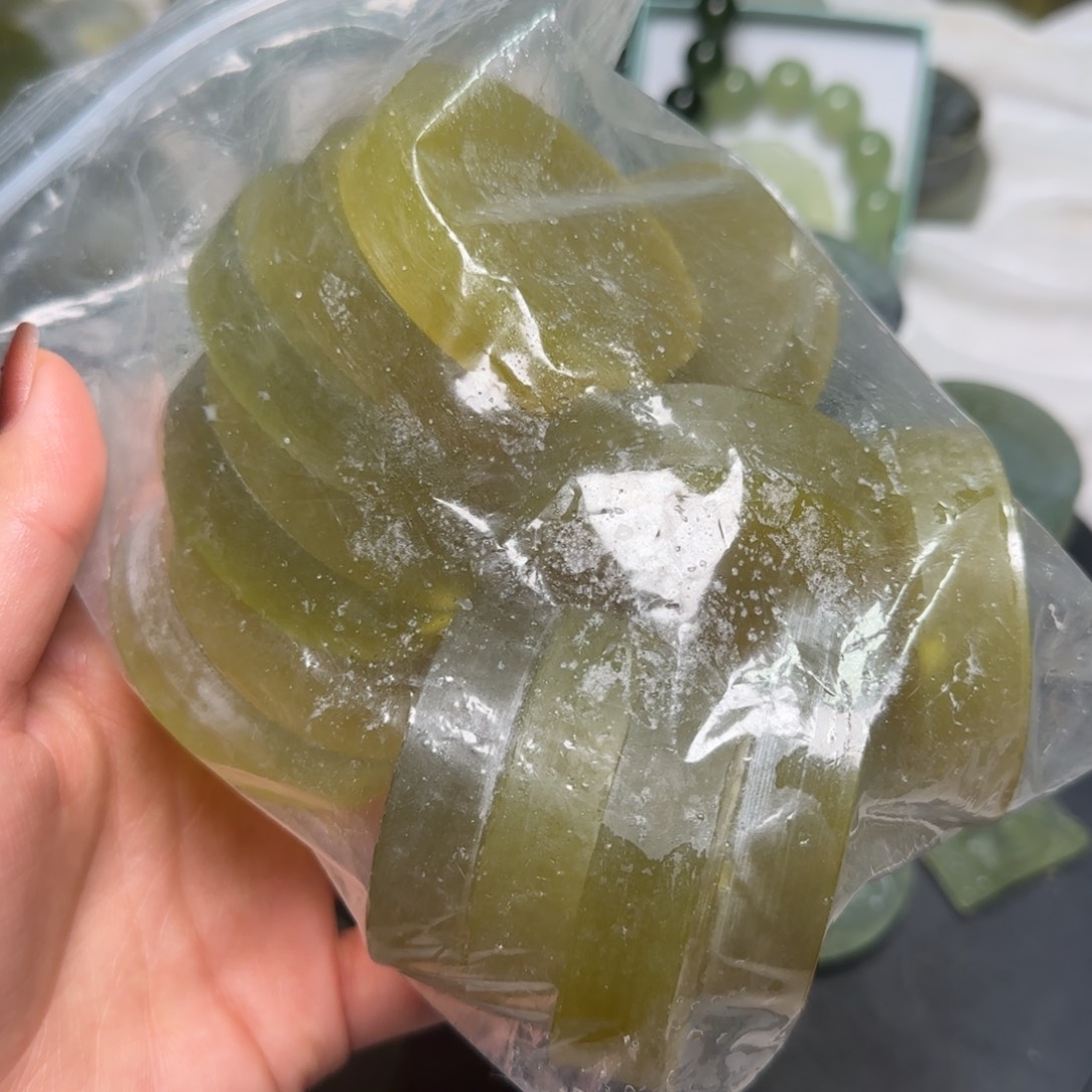 老***Q蛇纹石玉未镶嵌天然岫玉