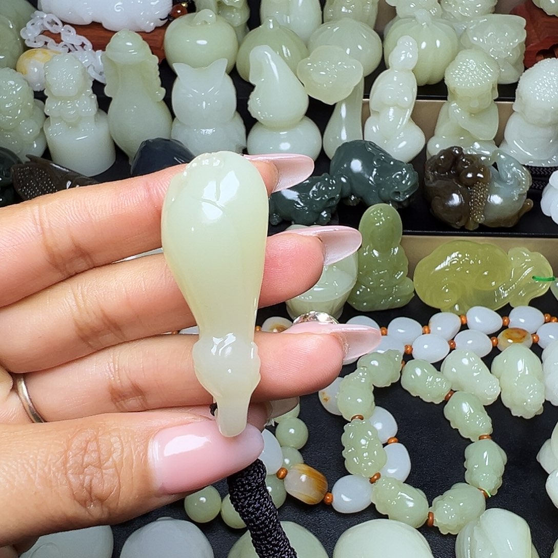 懒***牛玉新疆天然精品料子