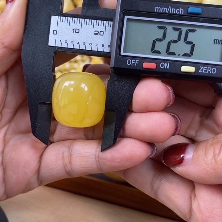 琥珀裸石未镶嵌桶珠