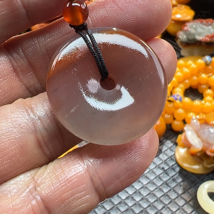 石英质玉（黄龙玉）颈饰未镶嵌