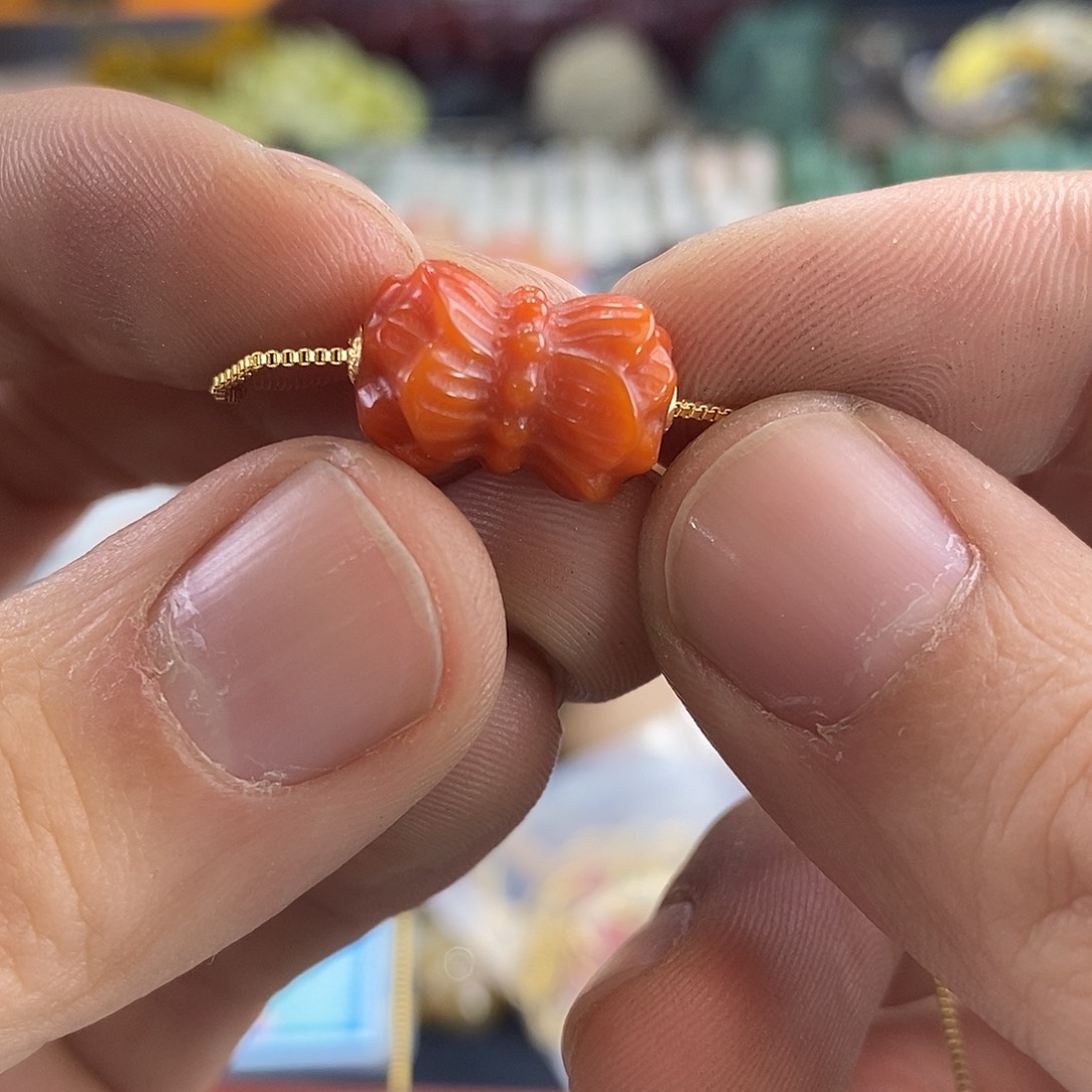 南红玛瑙颈饰18K金镶嵌莲花