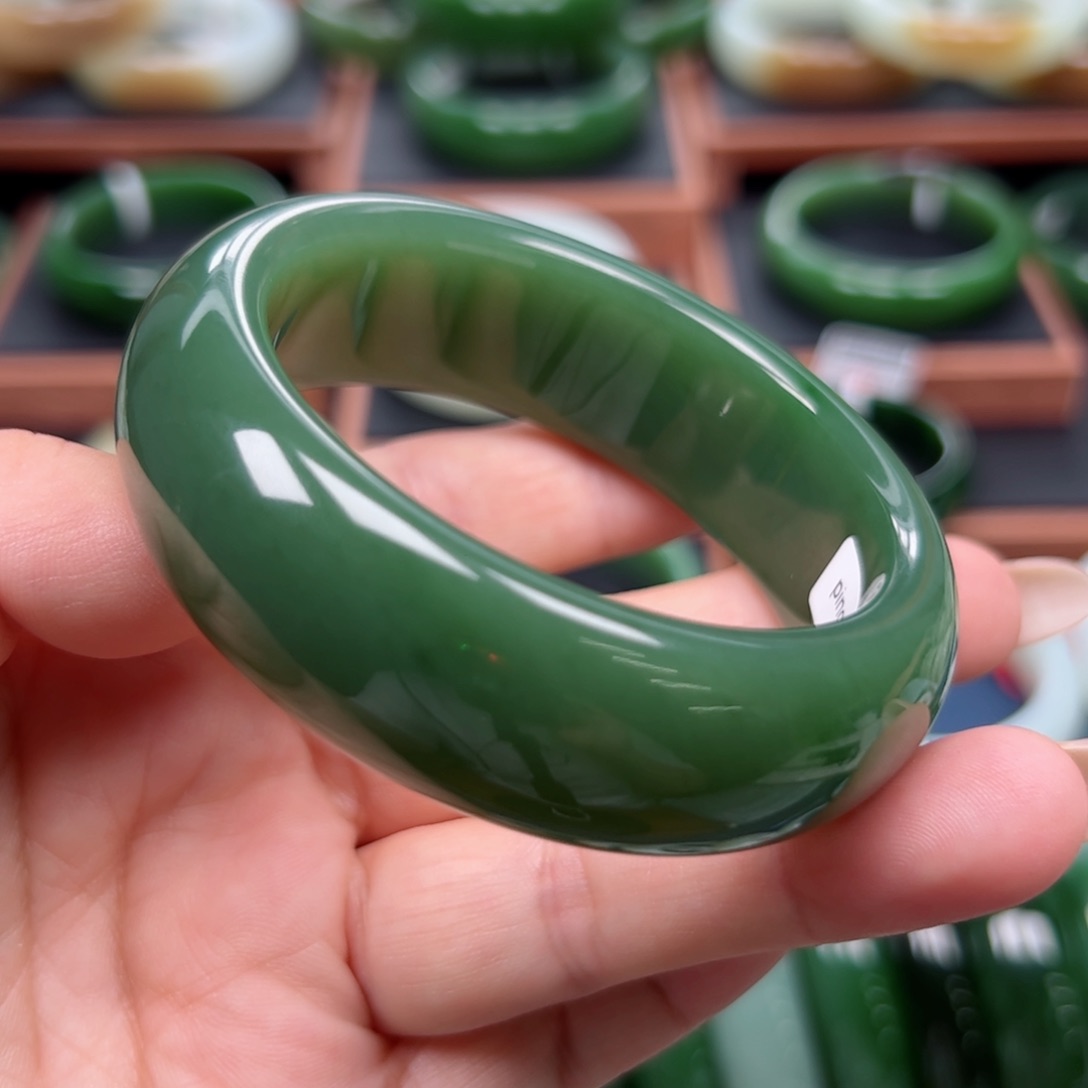 未镶嵌手镯和田玉（碧玉）5556圈口