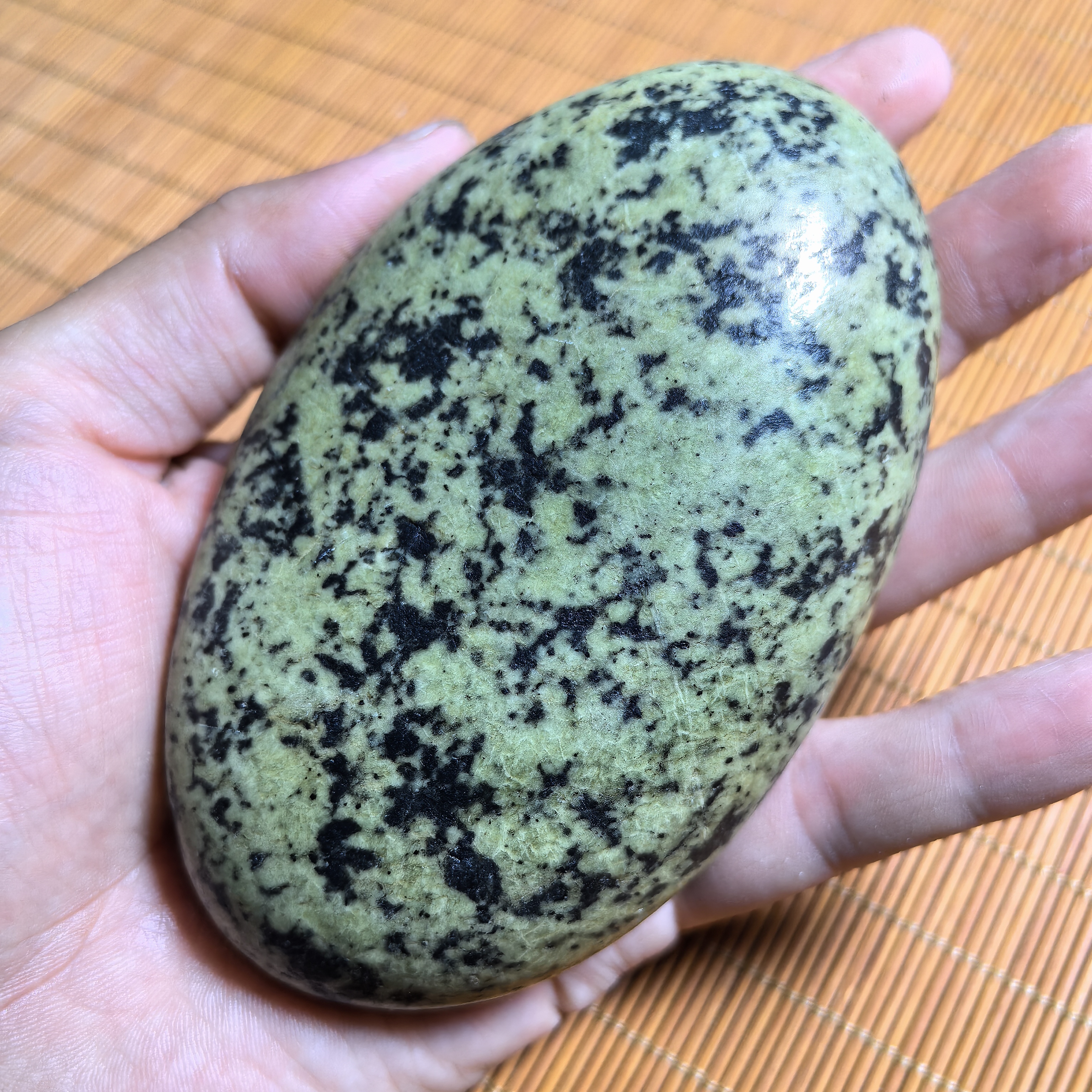 天然保真冰种藏玉原石手把件正宗西藏药王石可泡茶泡酒把玩