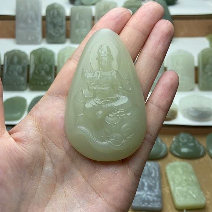 阿****和田玉未镶嵌颈饰