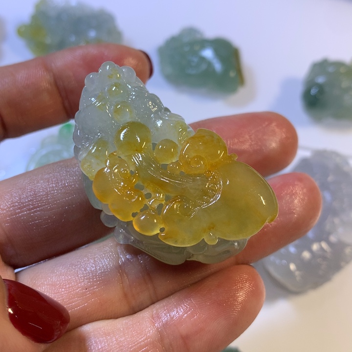 翡翠颈饰未镶嵌天然翡翠貔貅