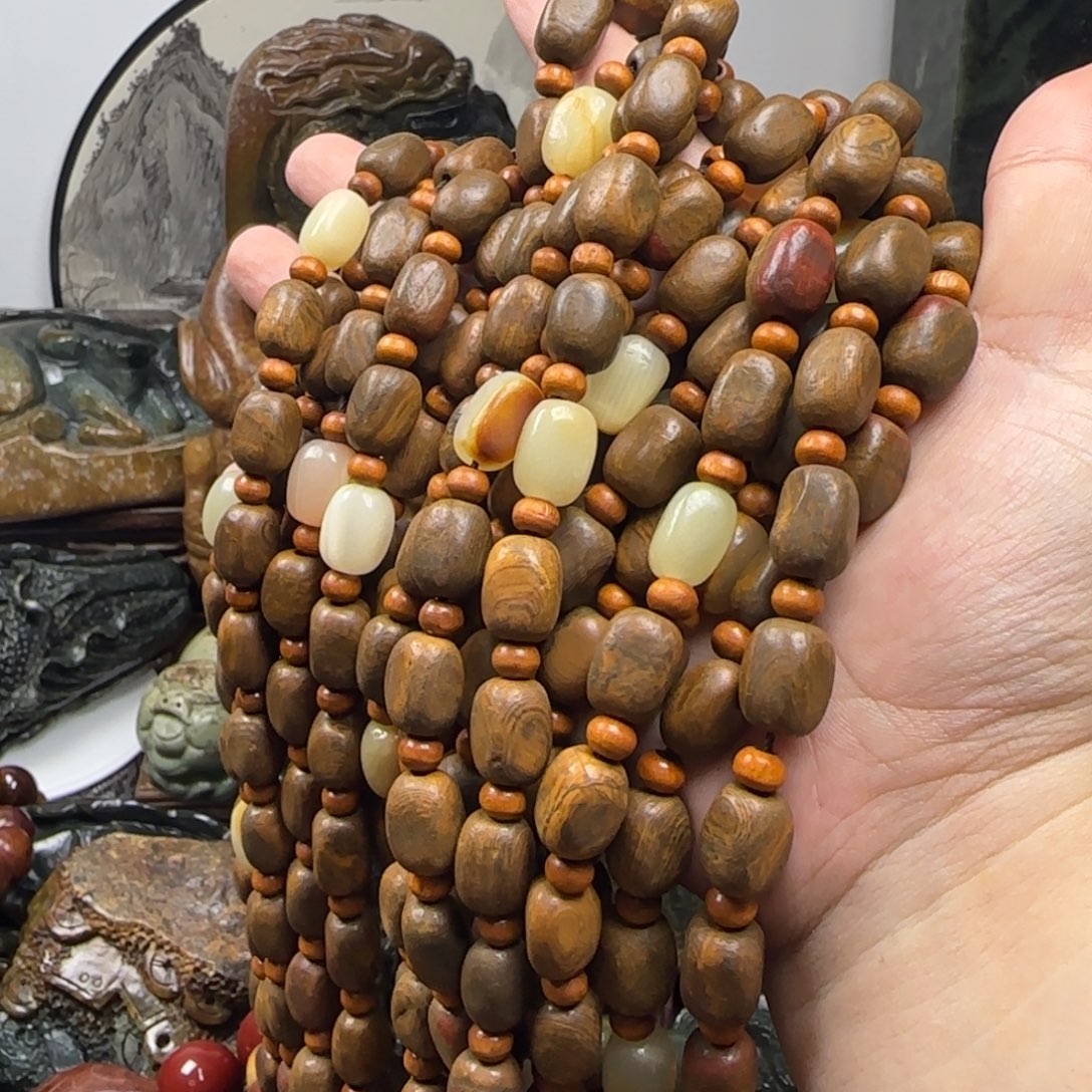 未镶嵌透闪石质玉珠宝奇石