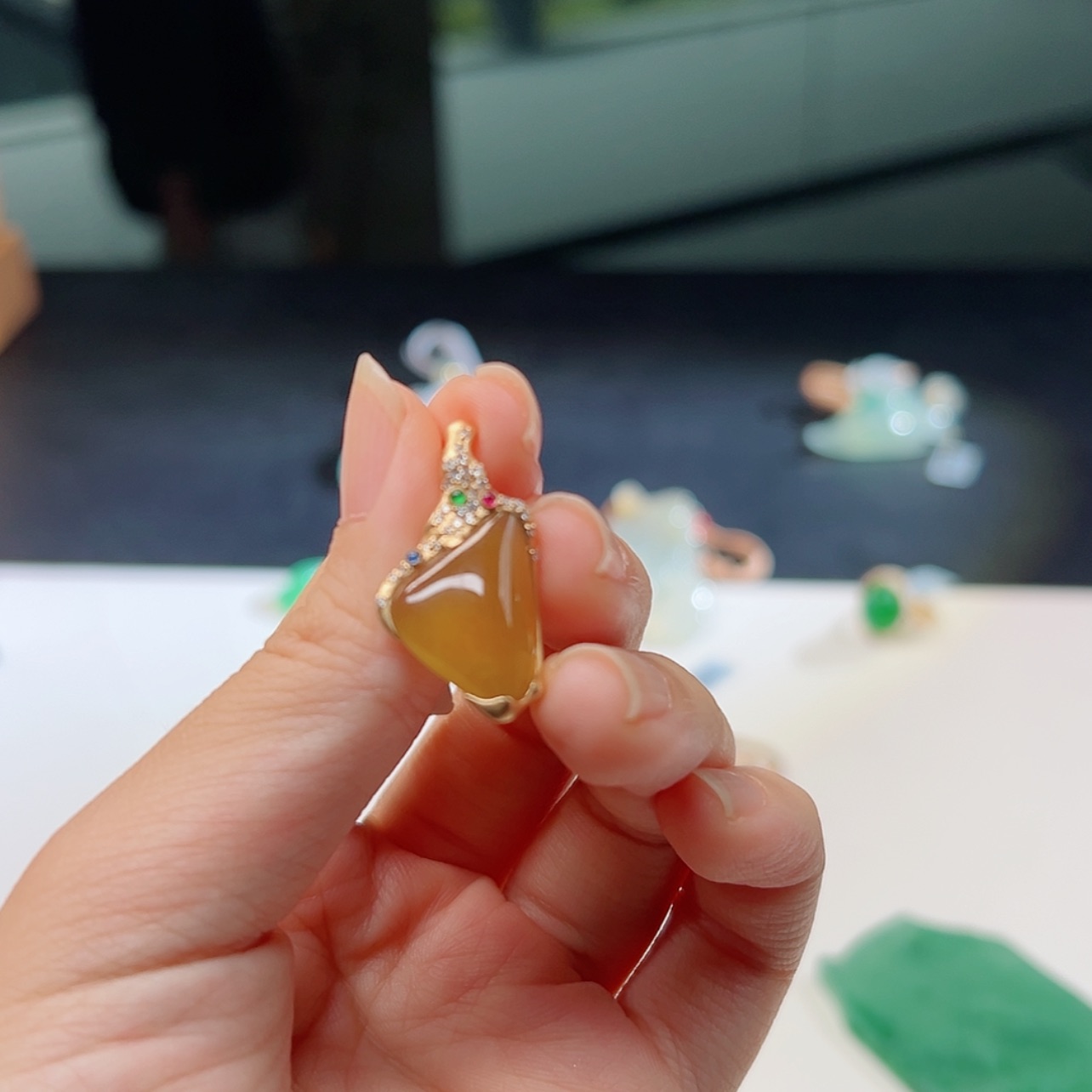 【闪购商品】翡翠颈饰18K金镶嵌金镶黄翡吊坠