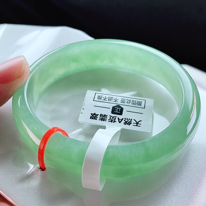 未镶嵌手镯（贵妃镯）翡翠53冰透绿